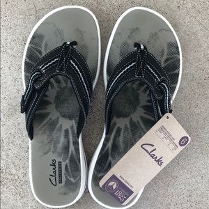 Clarks Collection sandals flip flops size 6 NEW